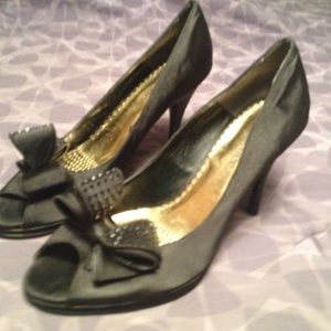 J Renee Peep Toe Black Satin Bow High Heels Sz 13w